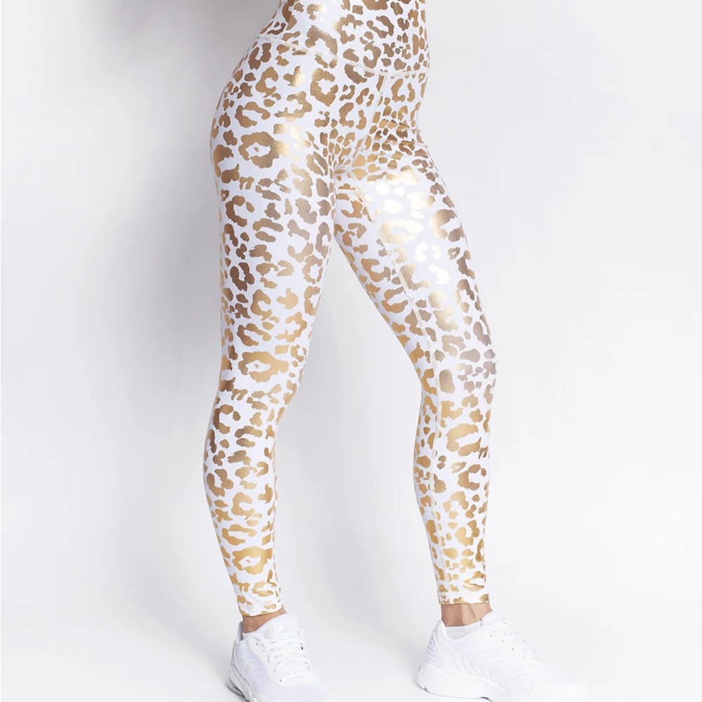 Amelia Activewear_Metalic Leopard Leggings_Medium